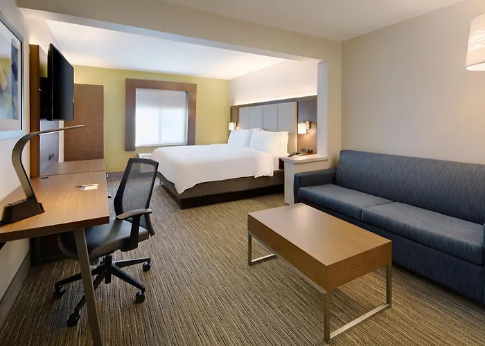 Holiday Inn Express & Suites Bradley Airport By Ihg